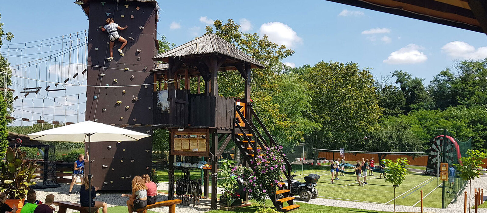 Adrenalinski park s penjačkim tornjem u Accredo centru